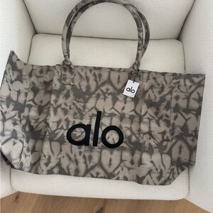 ALO Yoga Gray Patterned Women's Tote Bag nwt